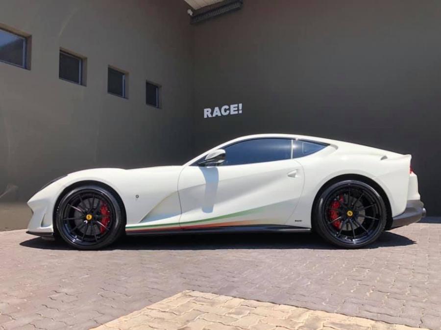  Ferrari 812 Superfast by RACE! 2018 года  (фото 7 из 8)